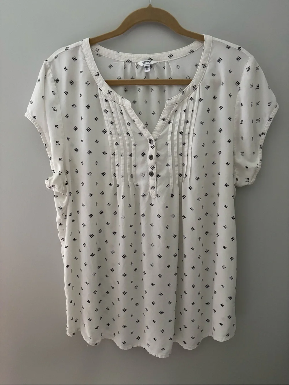 Sonoma White Short-Sleeve Pintuck Blouse with Black Geo Print - Picture 1 of 3